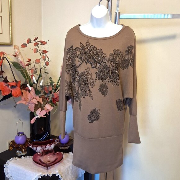 NWOT LUXX Floral Designed Stretchy Cardigan Knit Dress Batwing Sleeve Sweater - Picture 3 of 13